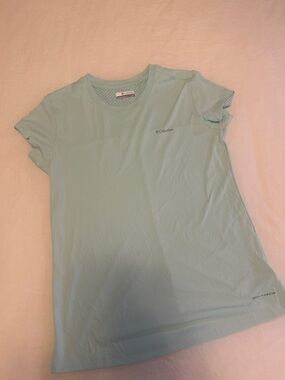 Columbia Pale Aqua Short Sleeve Active Tee womens size small like new